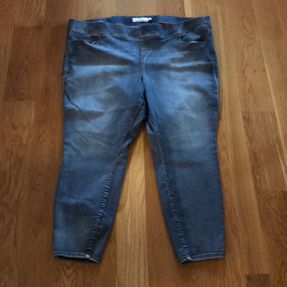 Torrid 5 R denim Lean Jean - Picture 2 of 16